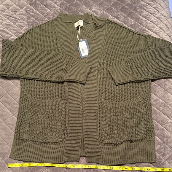 Universal Thread small Olive Green Womens Sweater - Picture 1 of 3